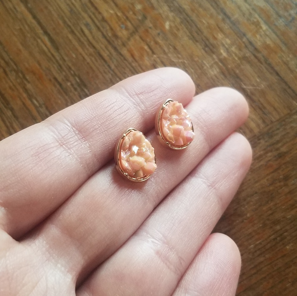 NWOT Light Pink & Gold Teardrop Druzy Studs - Picture 8 of 9